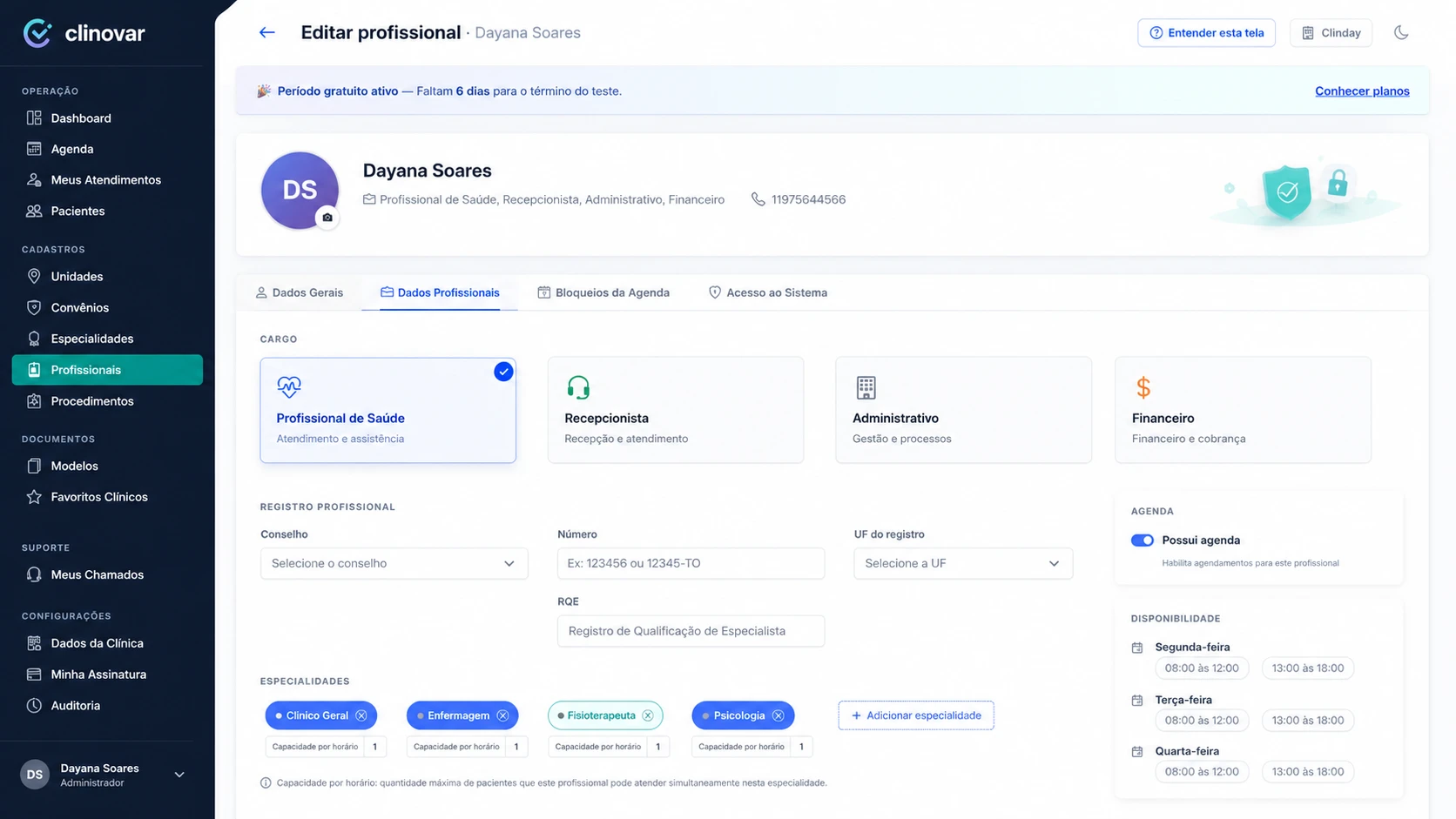 Tela de edição de profissional no Clinovar, com os cargos Profissional de Saúde, Recepcionista, Administrativo e Financeiro, registro no conselho, especialidades com capacidade por horário e disponibilidade da agenda.